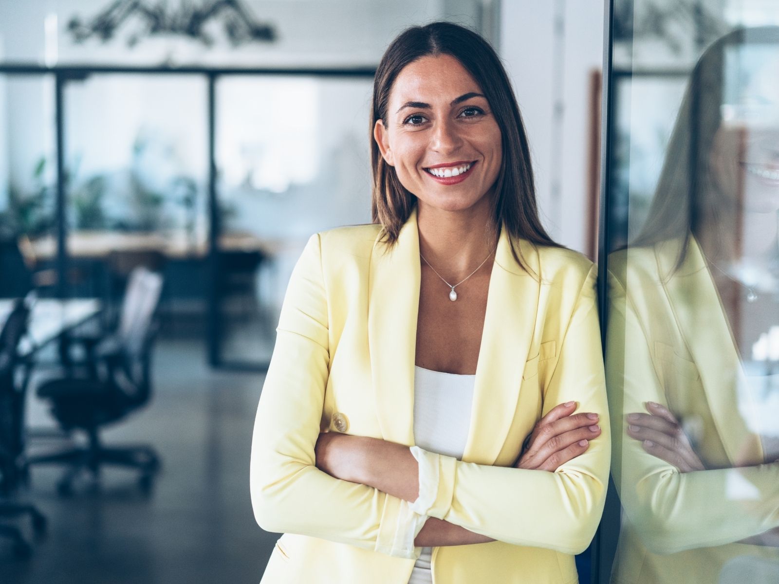 Expat specialist welcoming a client to discuss cross-border financial planning