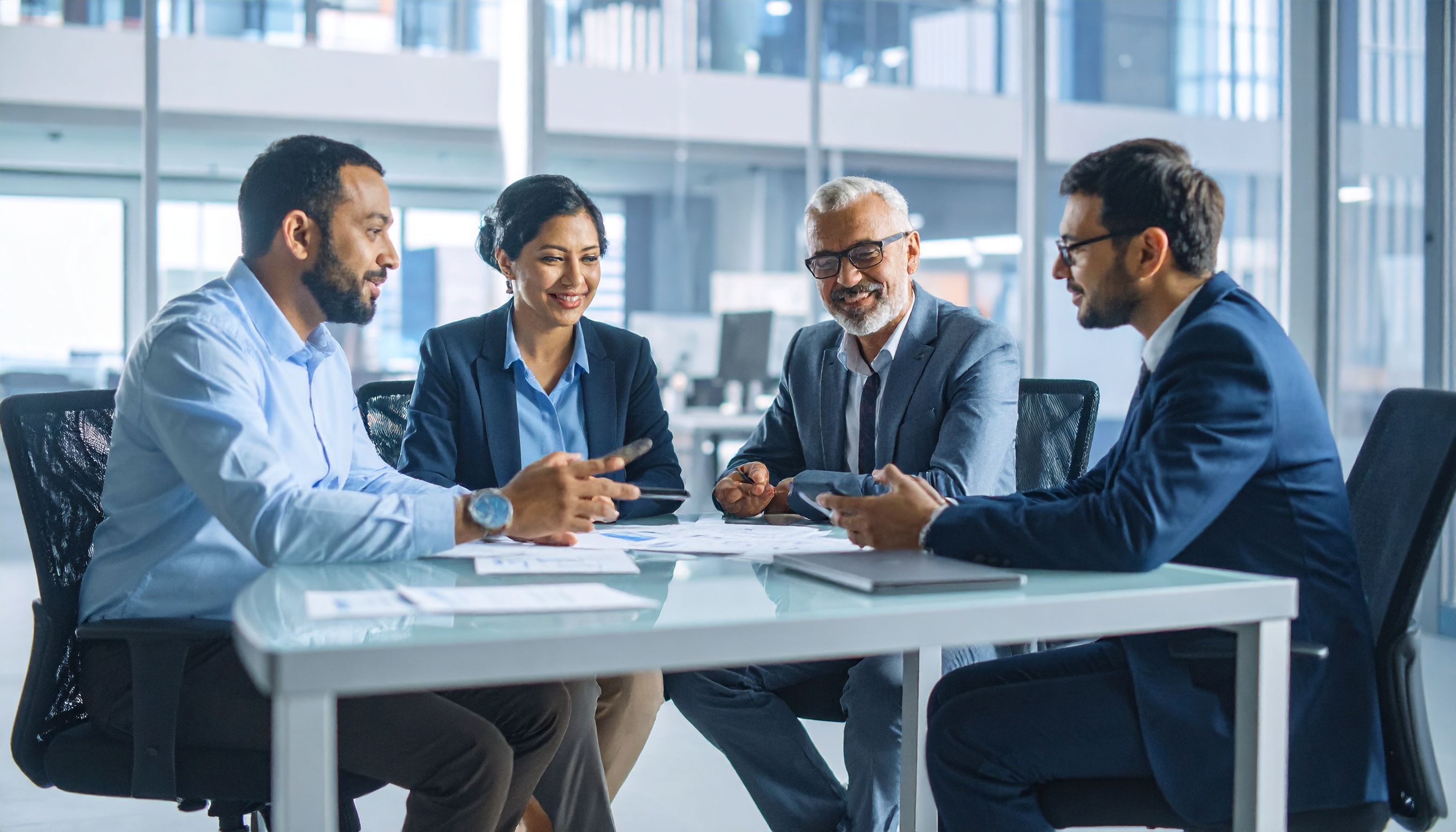 Qualified Financial Advisors discussing the key advantagesof international SIPPs