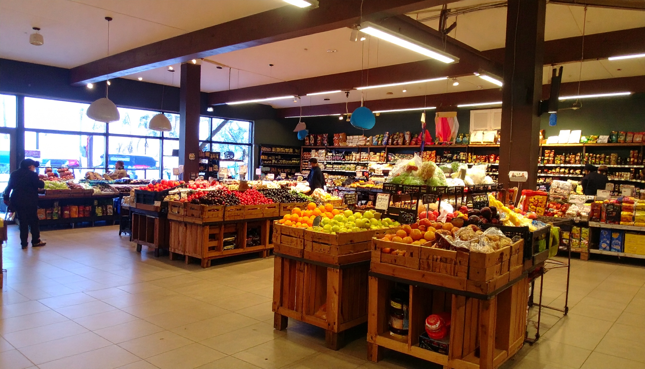 Traditional supermarkets and bricks and mortar stores need to implement AI to optimize their processes. 